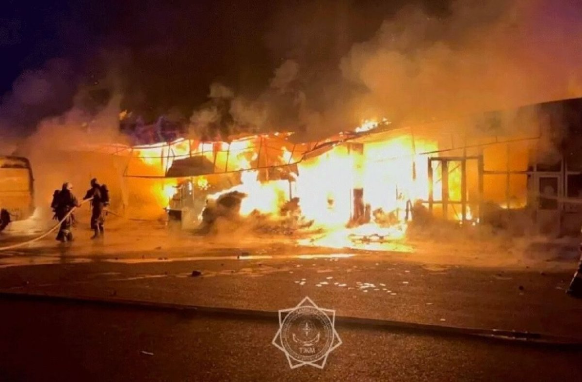 Шымкент қаласында базар өртенді