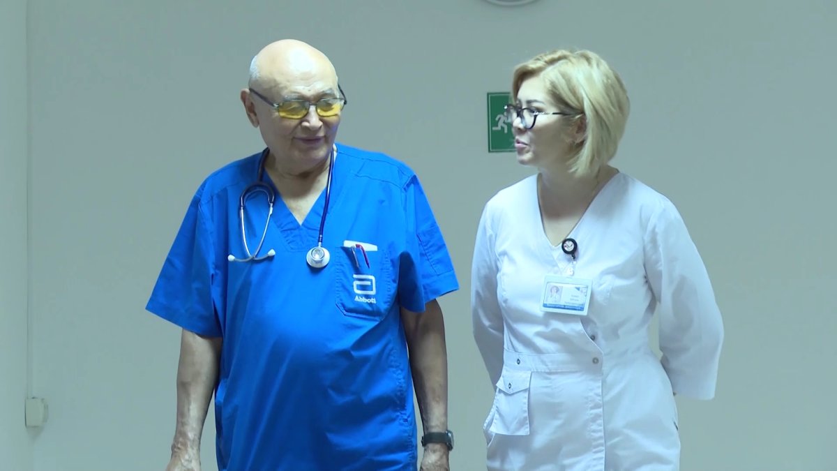 Талай адамды аман алып қалған тараздық дәрігер 85-ке келсе де күрделі операциялар жасайды