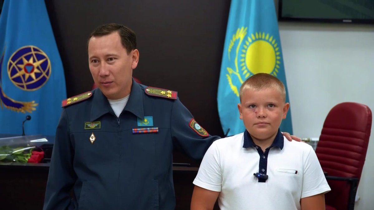 10 жасар Артур Гаитов інісін өрттен құтқарып қалды