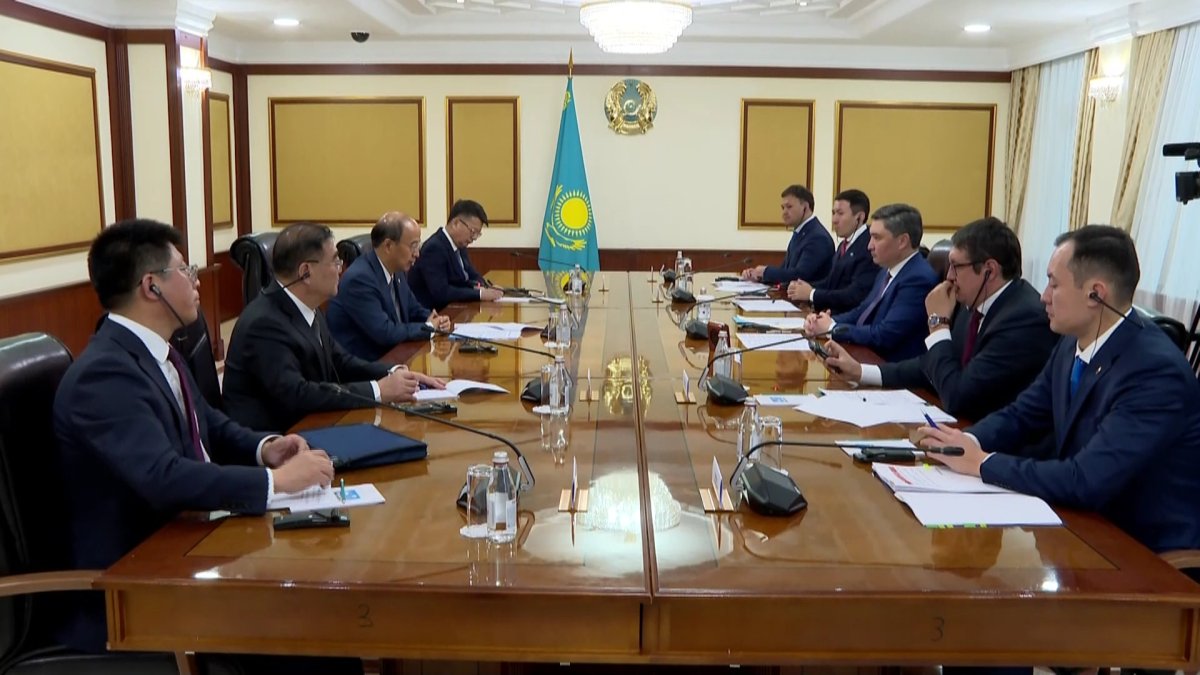 Бектенов обсудил с главой CNPC совместные проекты в энергетической сфере