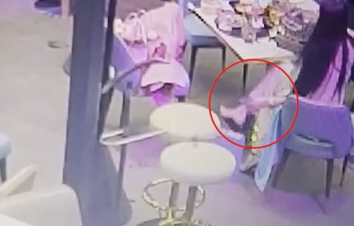 Женская дружба: астанчанка украла у подруги подарок прямо в разгар празднования