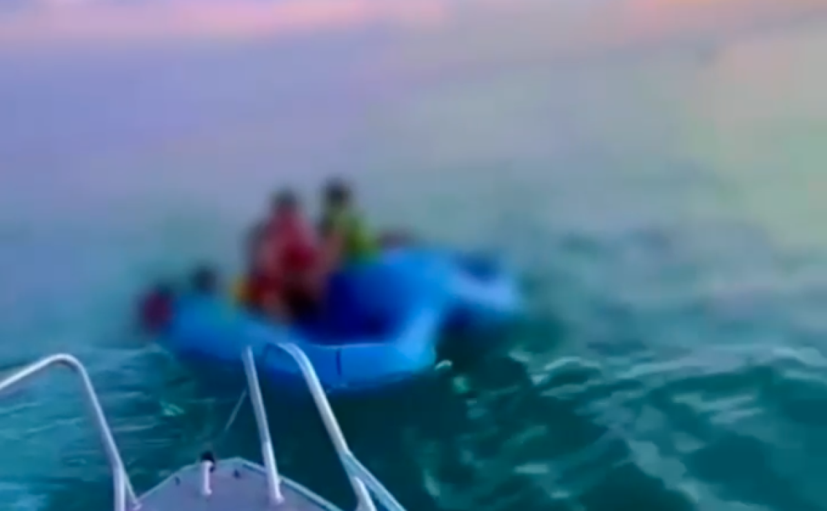 Прогулка на катамаране едва не закончилась трагедией на Каспийском море