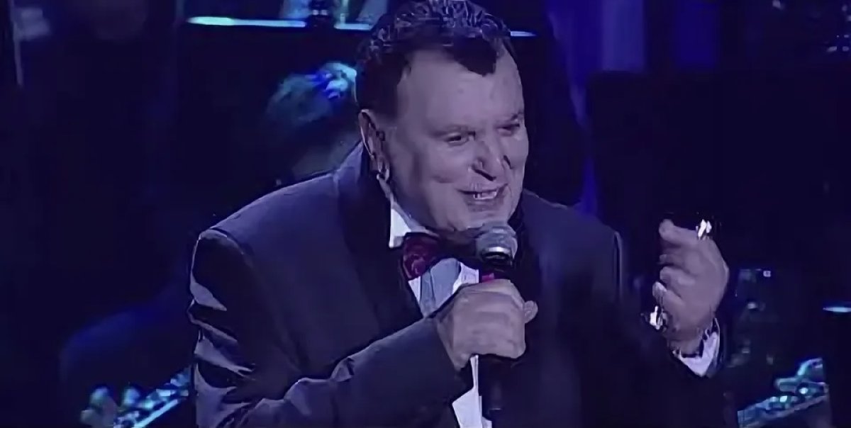 Токаев наградил орденом известного казахстанского певца