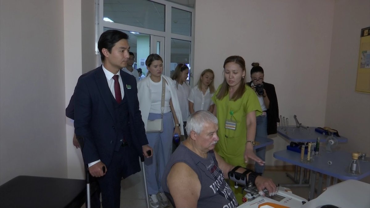 В Алматы члены партии «AMANAT» проверили городские организации на соблюдение квоты по трудоустройству инвалидов
