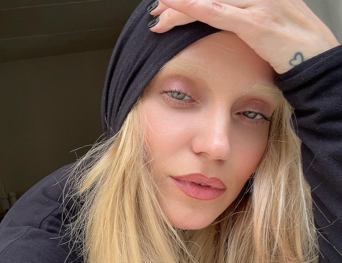 "Предательство выбило меня": Глюкоза объяснила странное поведение на концерте в Красноярске