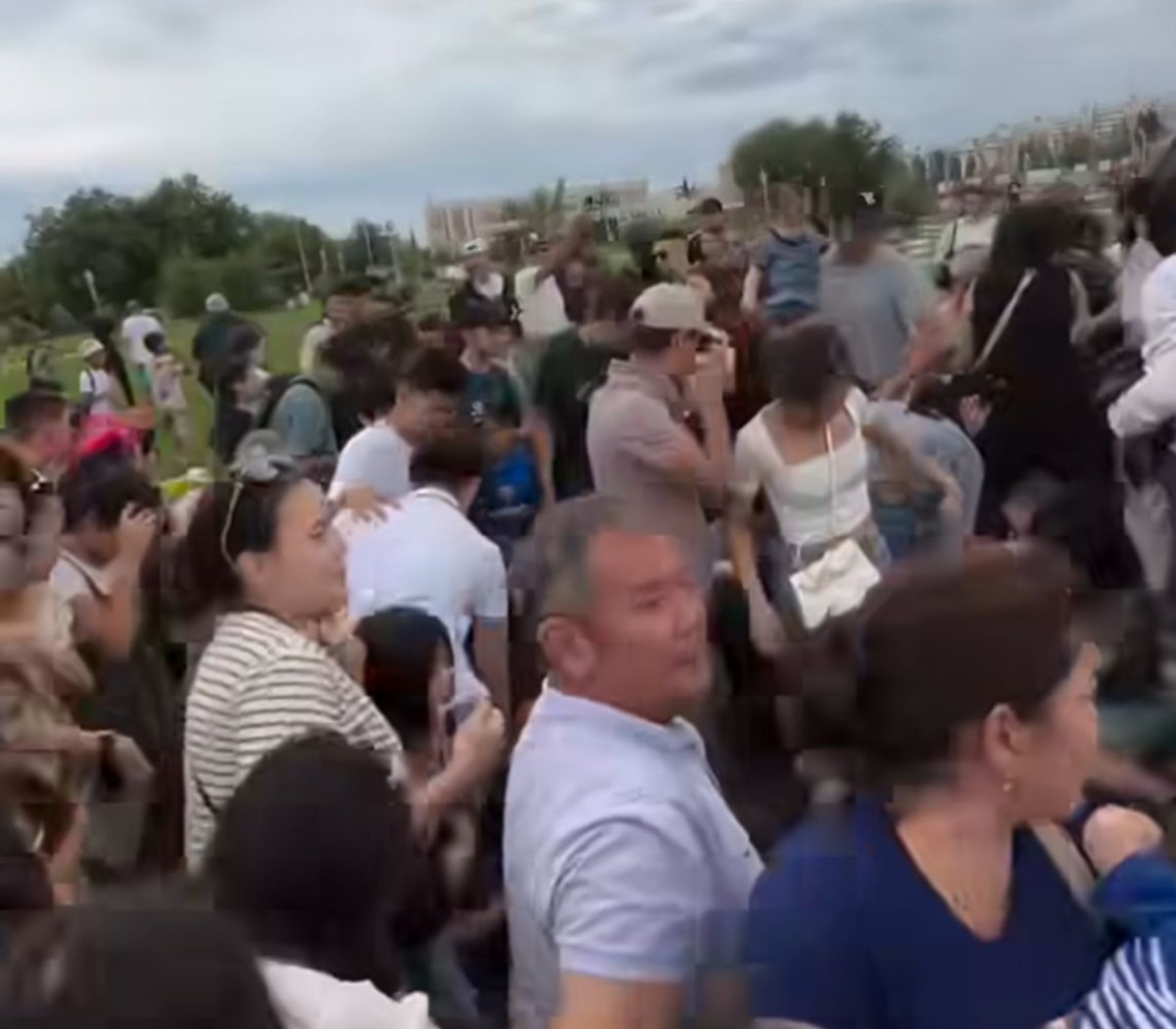 Тегін билетке таласты