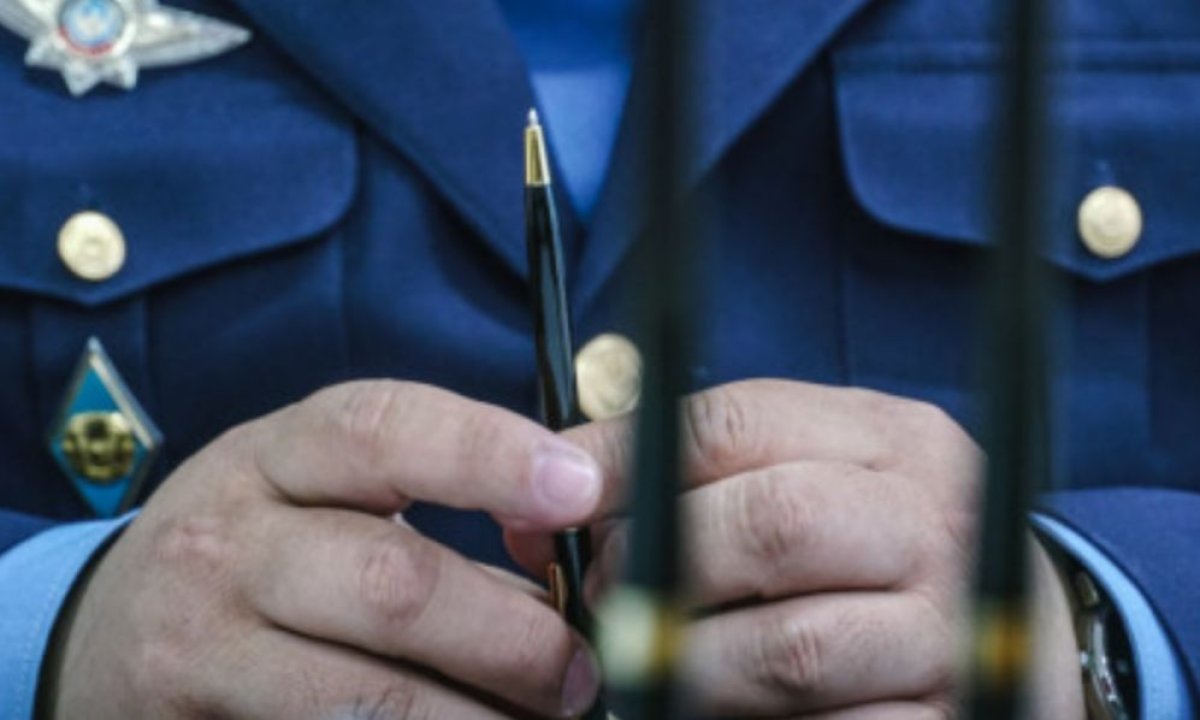 Шымкентте анасына қол көтерген подполковник қызметінен қуылды
