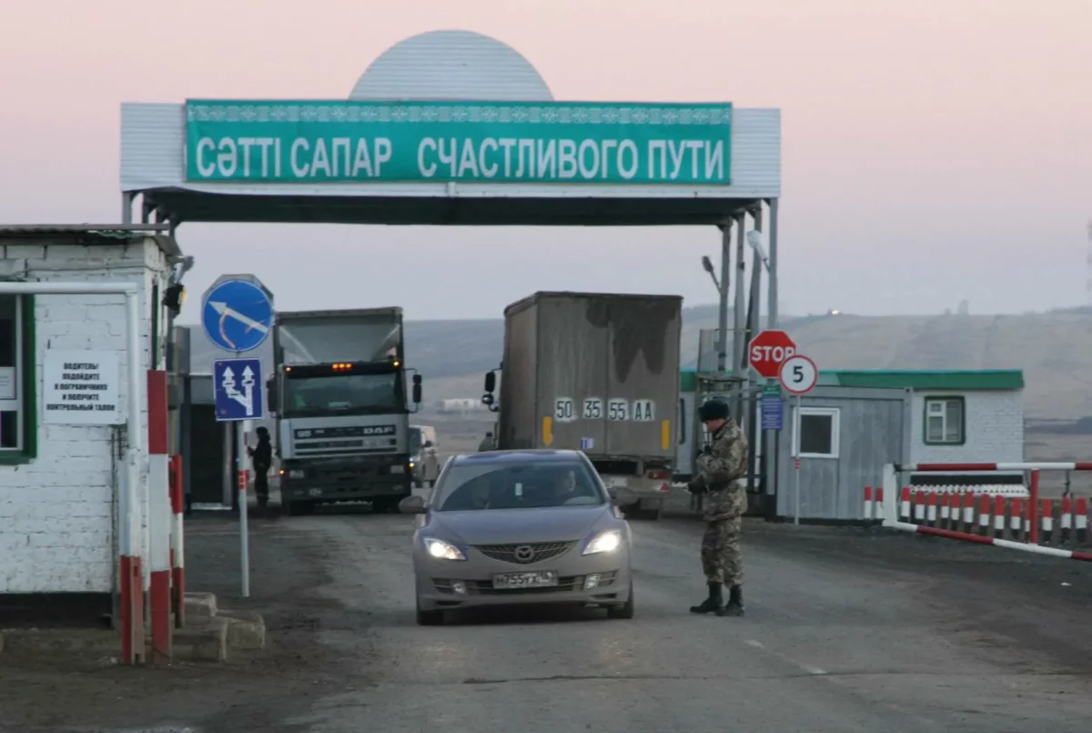 Об ограничении движения транспорта через казахстанско-российскую границу предупредили в КНБ