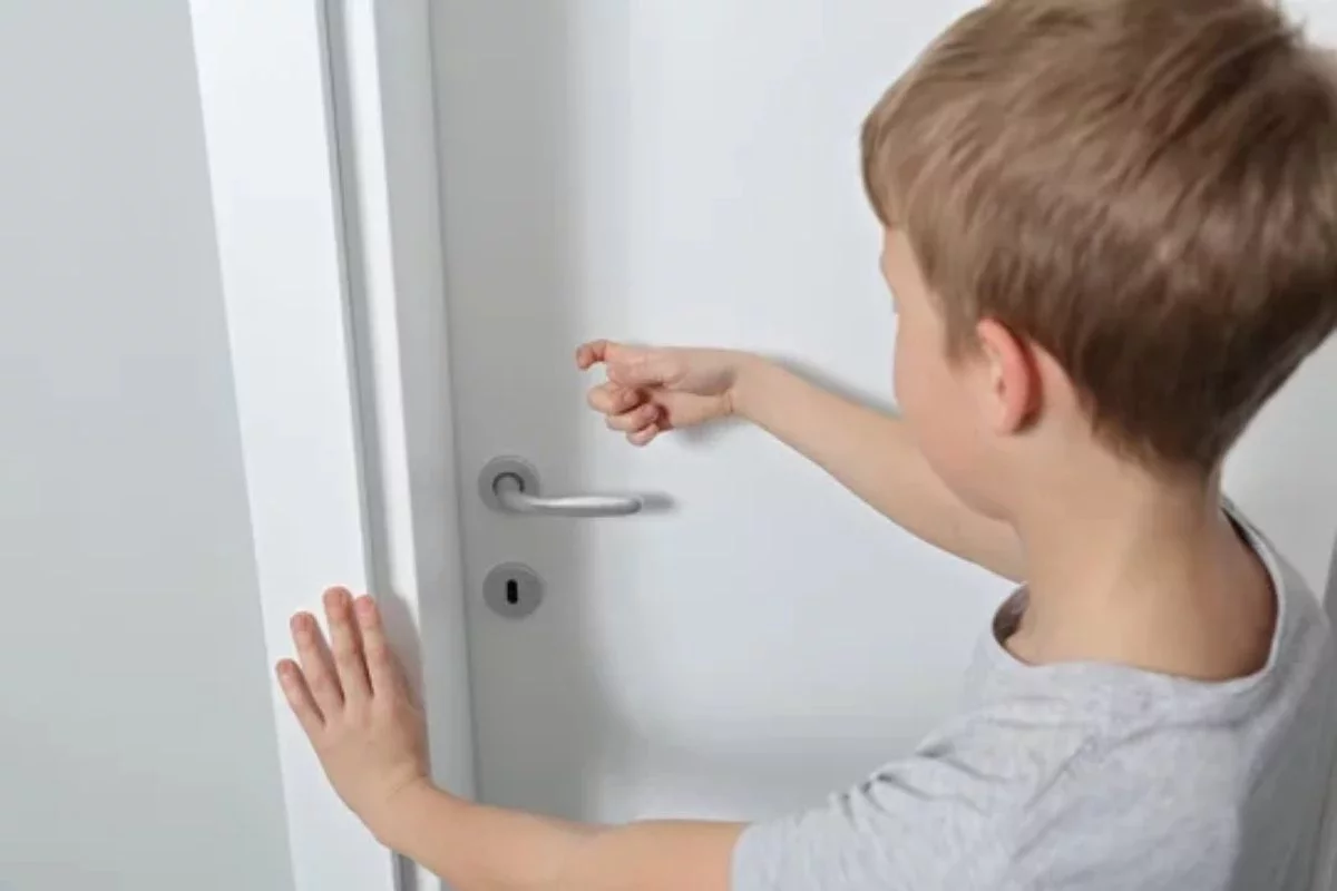 Пәтерінің есігін қағып, қашып кеткен: Алматыда екі баланы соққыға жыққан ер адам сотталды