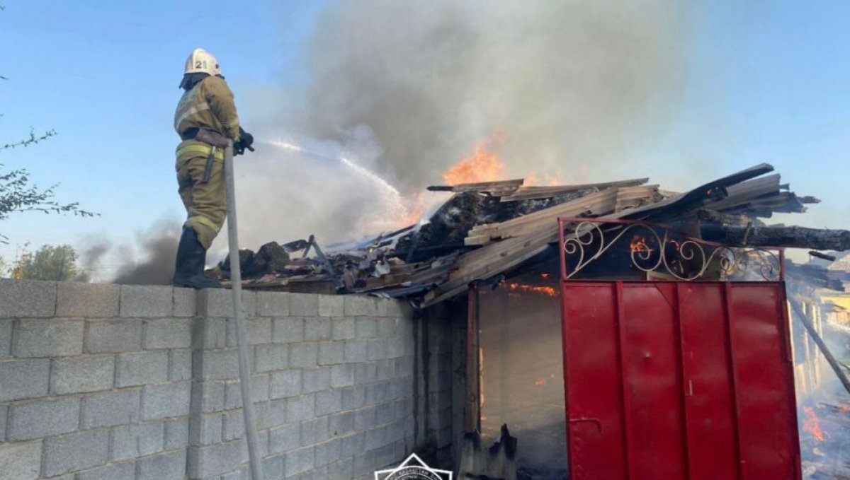 Шымкенттік құтқарушылар тұрғын үйдегі өртті сөндірді