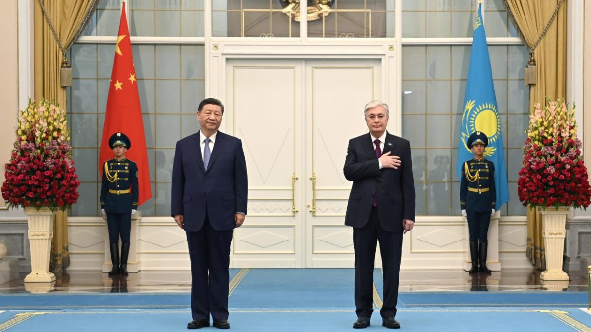 Президент Ақордада ҚХР төрағасы Си Цзиньпинді қарсы алды