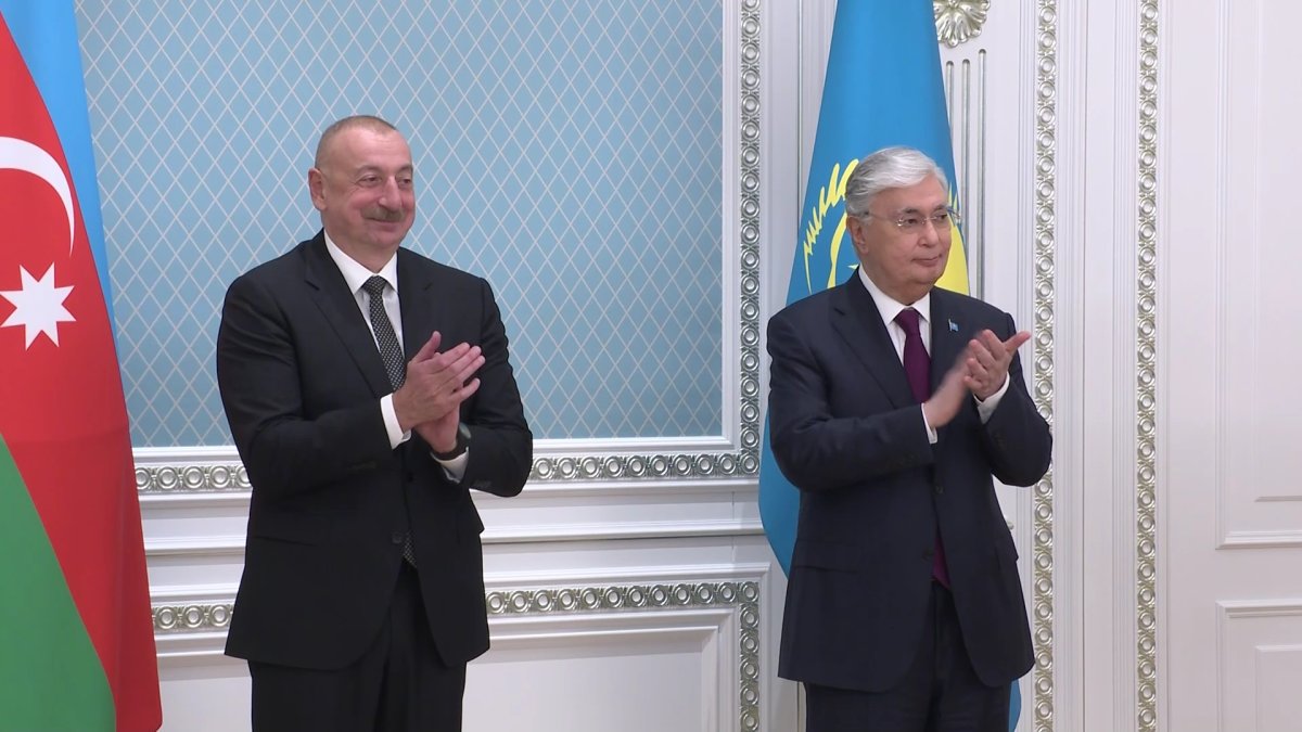 "Работаем в режиме одной команды": Токаев встретился с Ильхамом Алиевым