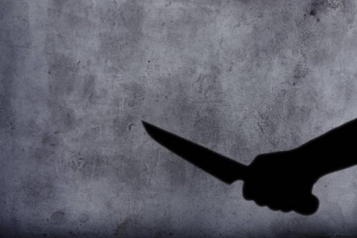 Павлодарда әйел адамды көшеде пышақтап кетті