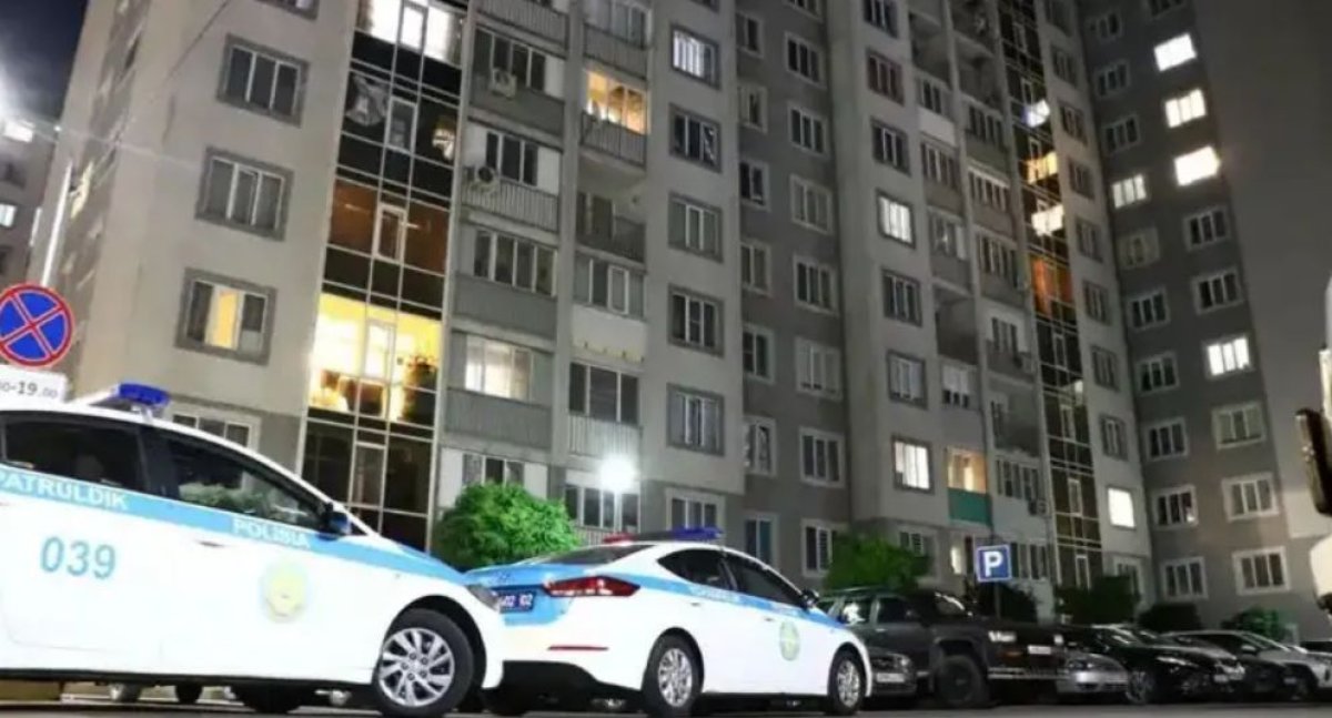 Алматыда полицейлер көпқабатты тұрғын үй шатырындағы өртті сөндірді