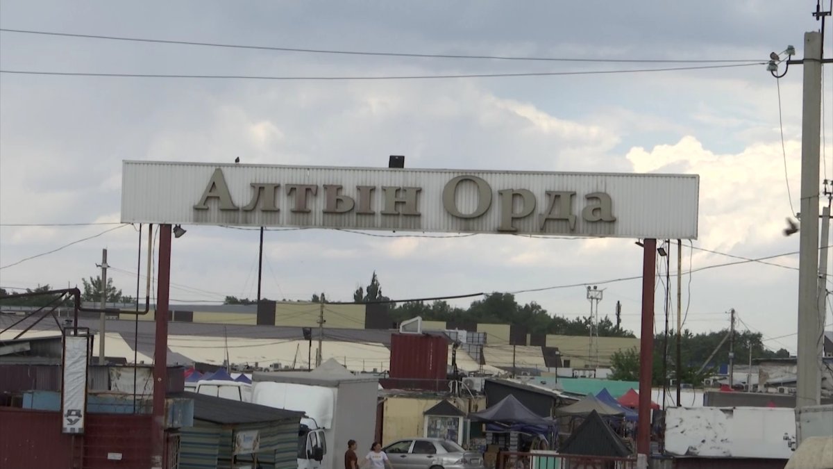 "Алтын орда" базарының сатушылары жаңа орынға ақша беріп, сан соғып қалды