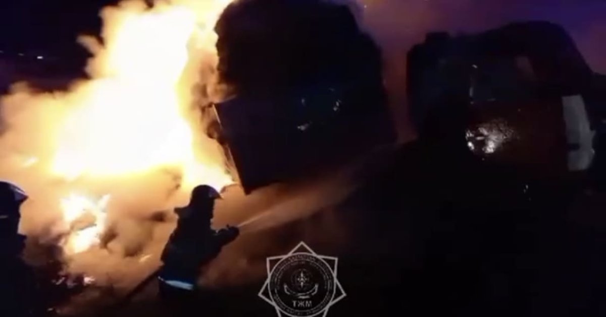 Большегрузы сгорели в Костанайской области