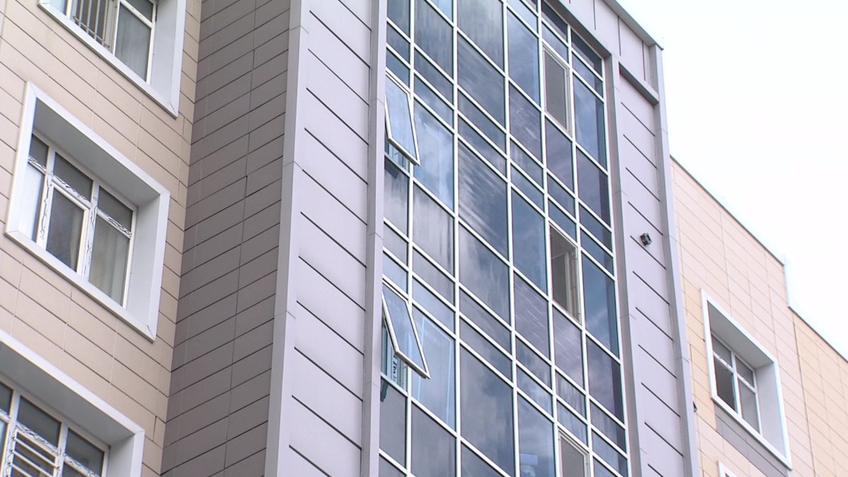 Астанада 2 жасар бала 10-қабаттан құлады