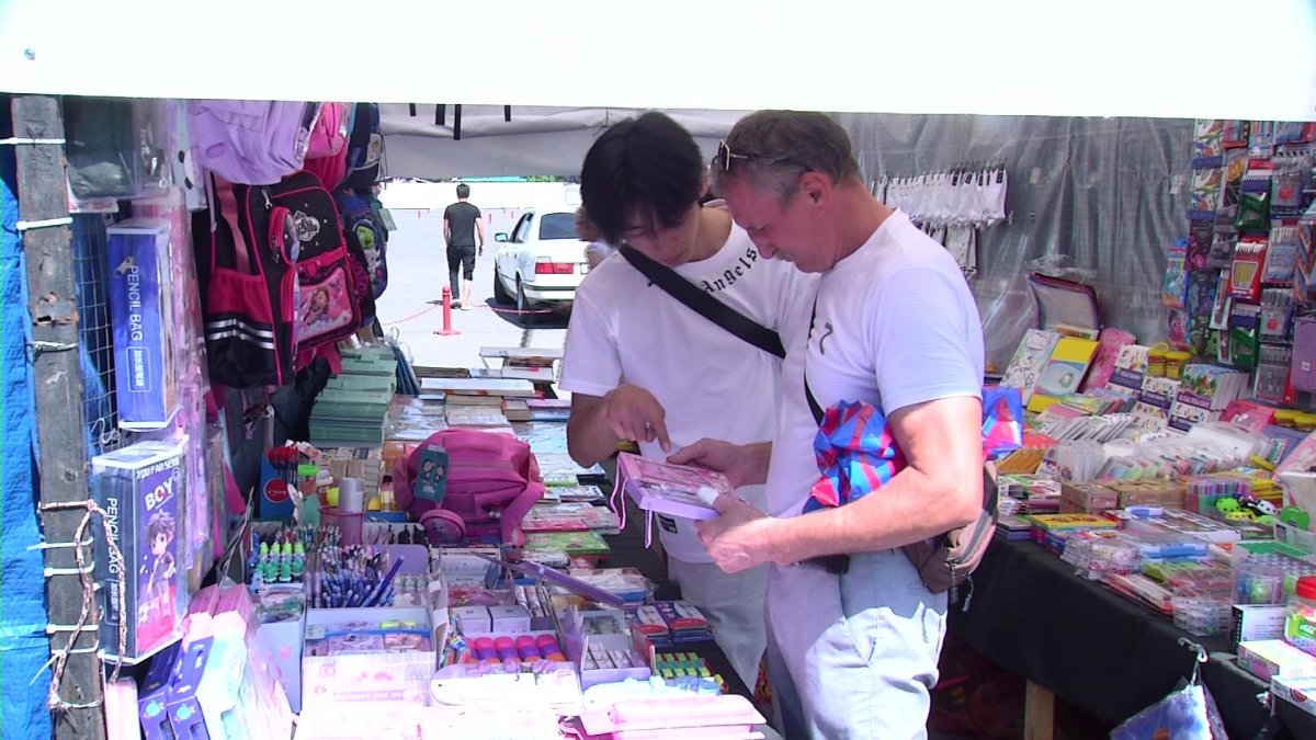 Школьные ярмарки начали работать в Астане