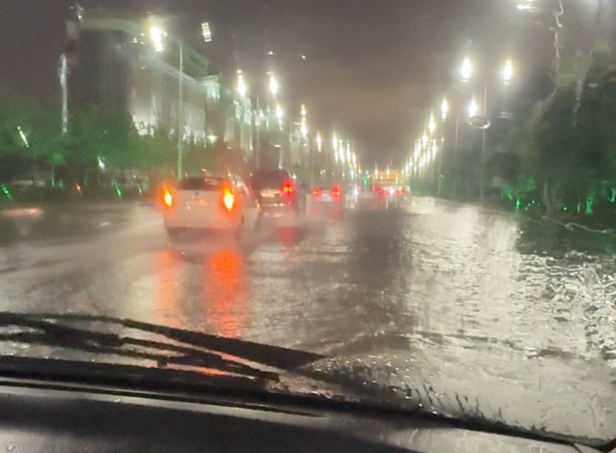 Полуторамесячная норма осадков выпала за два дня в Астане