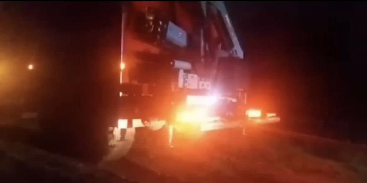 «Скорую» с пациентом пришлось вытаскивать из грязи в Актобе