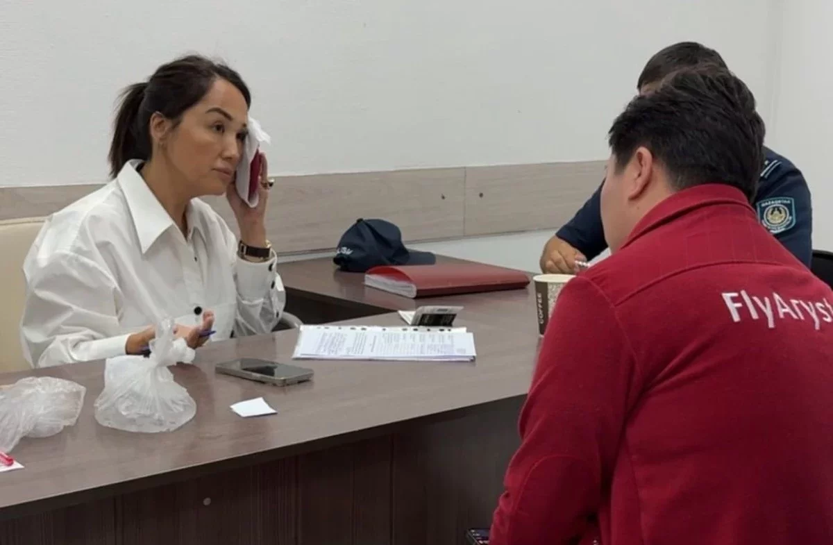 "Көзімнің тұсын жырып, қабағым жарылды": Ләйлә Сұлтанқызы ұшақта оқыс оқиғаға тап болды