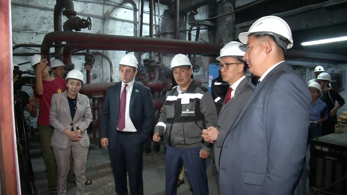 Депутаты Мажилиса проверили ремонтные работы на ТЭЦ Шахтинска