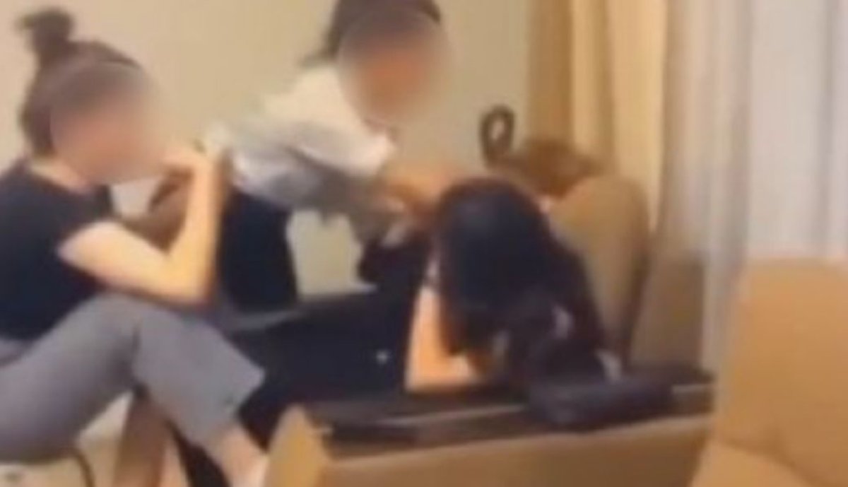 Атырауда екі қыз соққыға жығылған