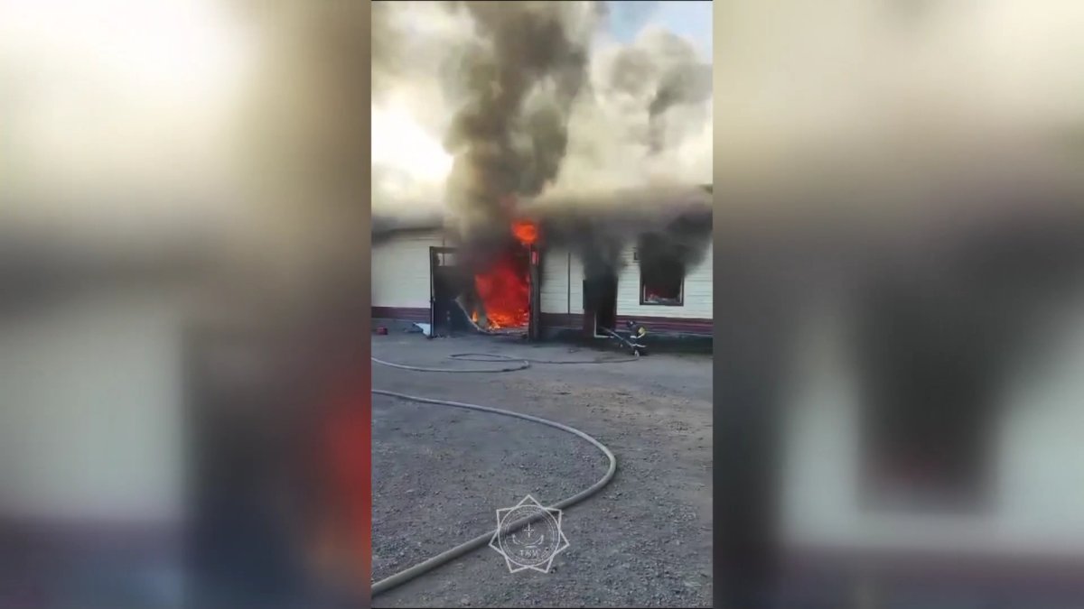 Қарағанды облысының Саран қаласында автокөлік жөндейтін орталық өртенді