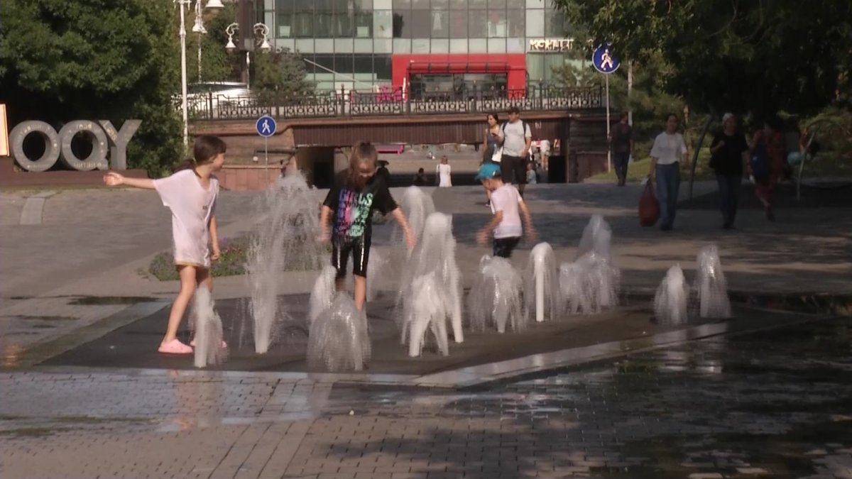«По ощущениям градусов 70»: жители Алматы жалуются на аномальную жару