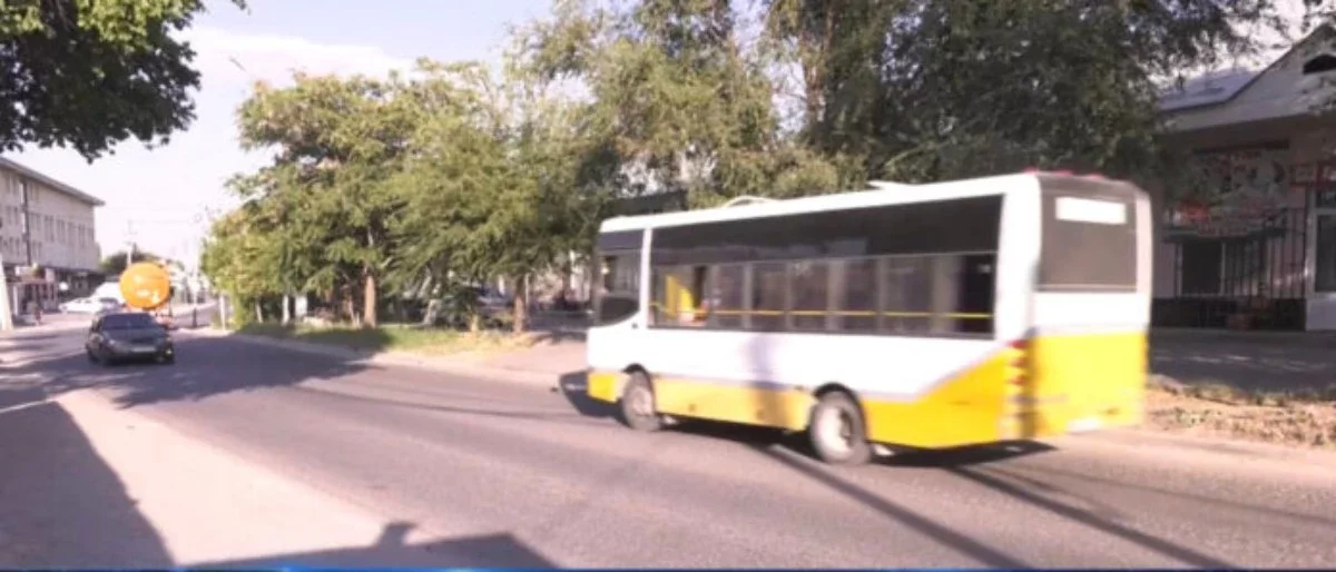 Шымкентте мас ер адам автобус жүргізушісін ұрып, салдарынан бір жолаушы қаза тапты