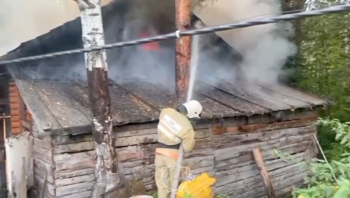 Еще одна база отдыха загорелась в Казахстане