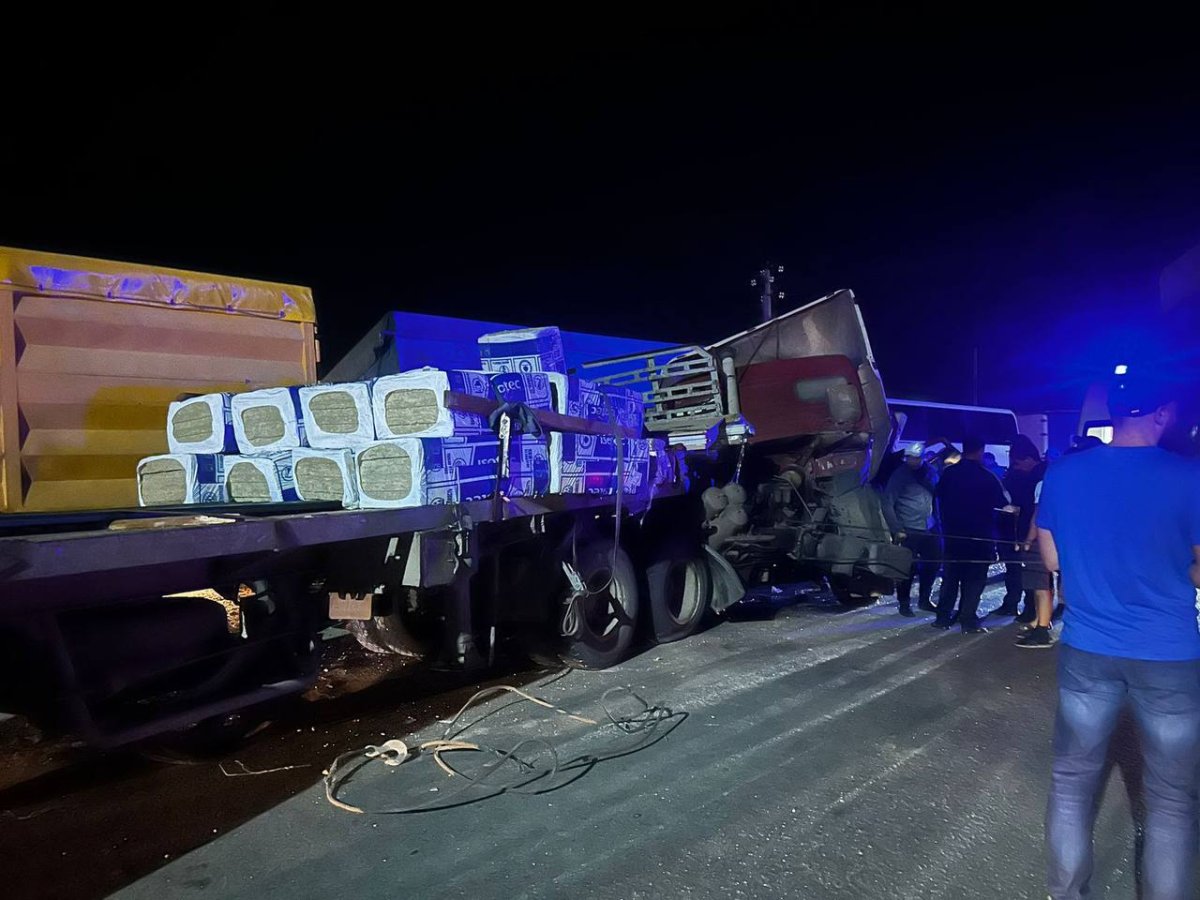 Отец и сын-подросток на КамАЗе попали в смертельную аварию в Костанайской области