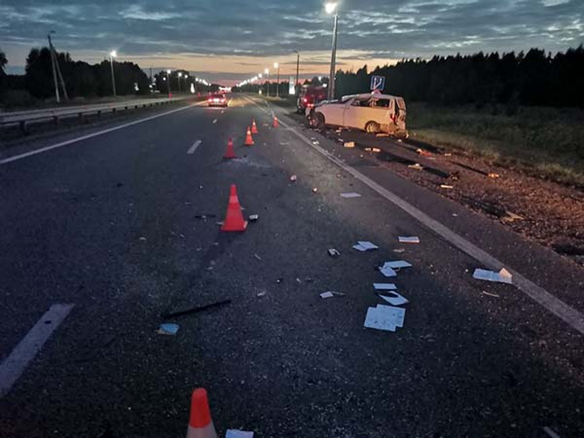 Казахстанское такси перевернулось на трассе в России. Есть погибшие