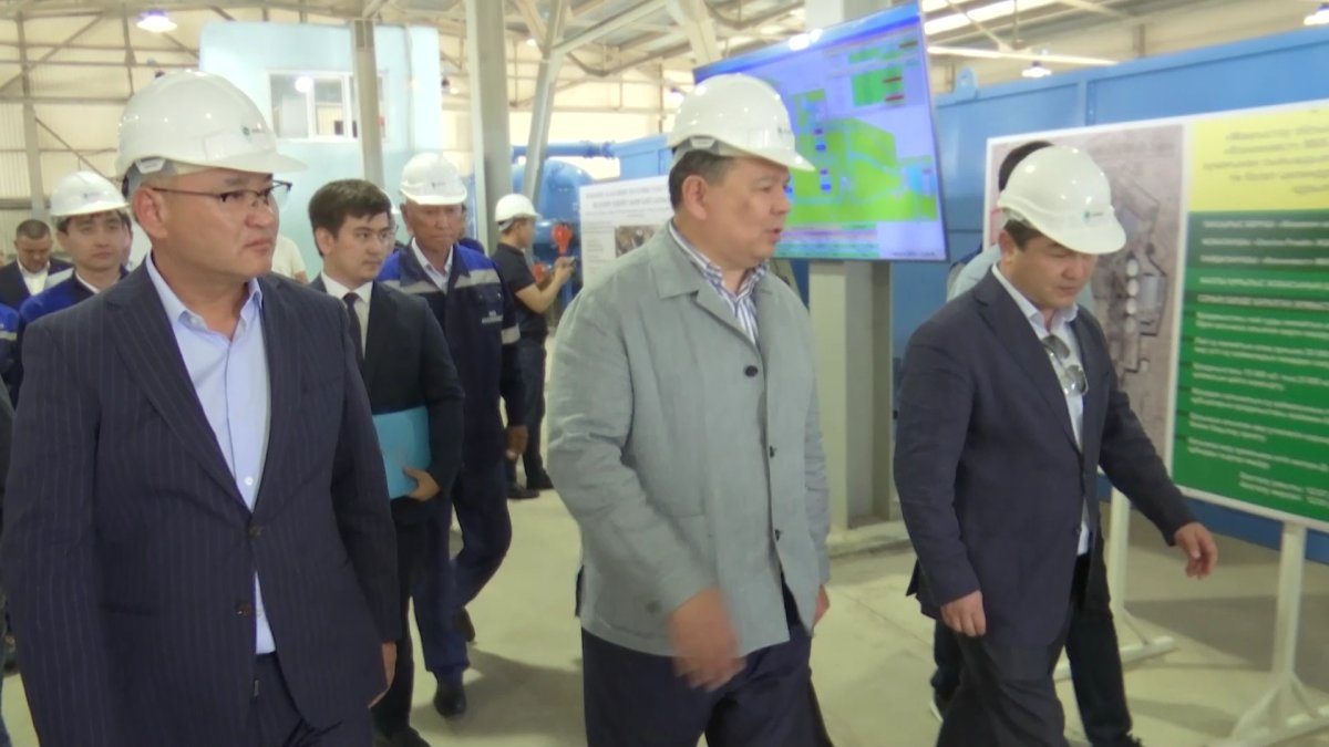 Қанат Бозымбаев Жаңаөзен қаласының стратегиялық маңызы бар кәсіпорындар жұмысымен танысты