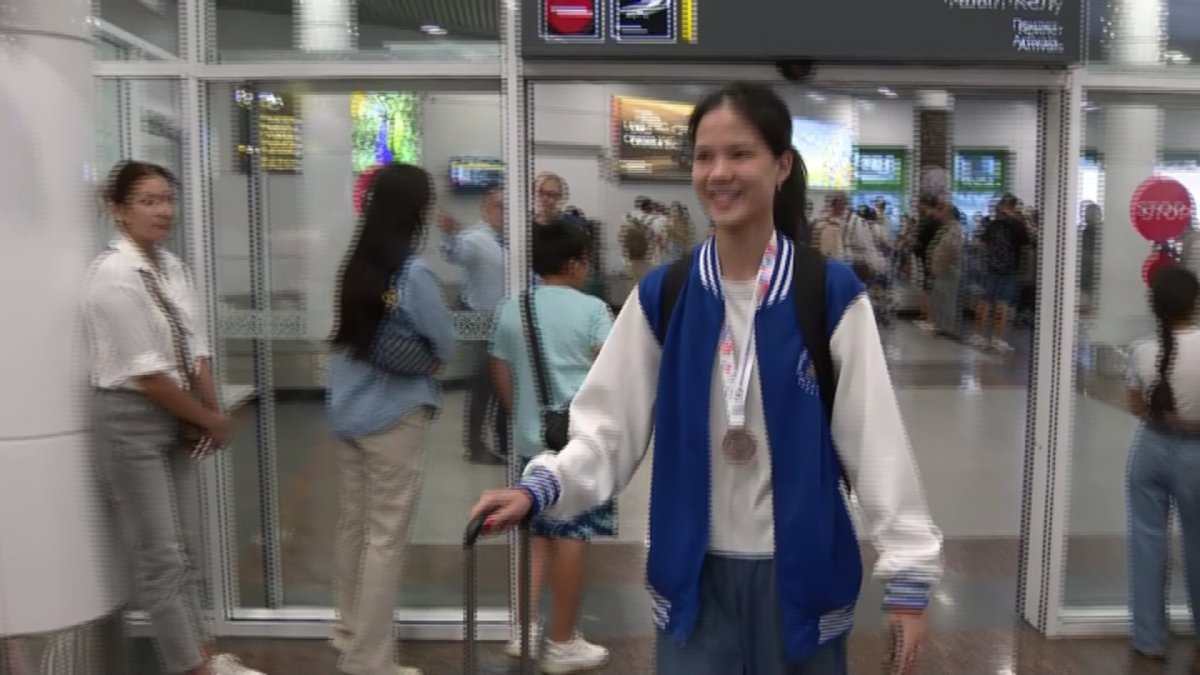 Экономикадан халықаралық олимпиадада 5 медаль жеңіп алған қазақстандық оқушылар елге оралды