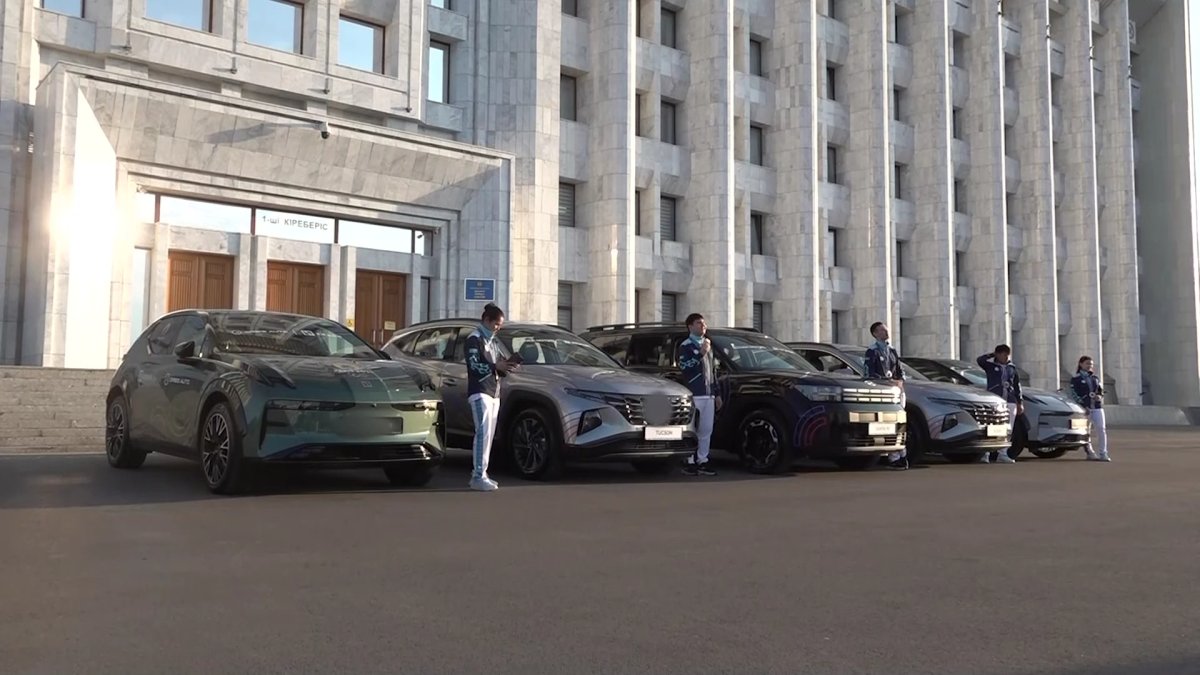 Квартиры и машины подарили призерам Олимпийских игр из Алматы