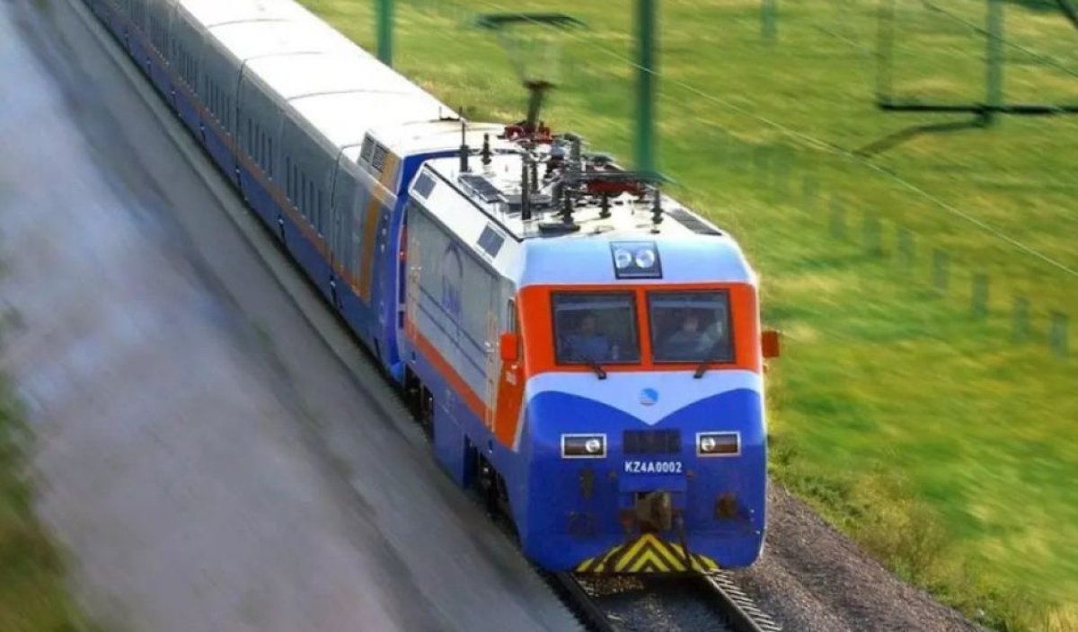 Алматыда пойыз билеттерін қымбат бағамен сатқандар ұсталды