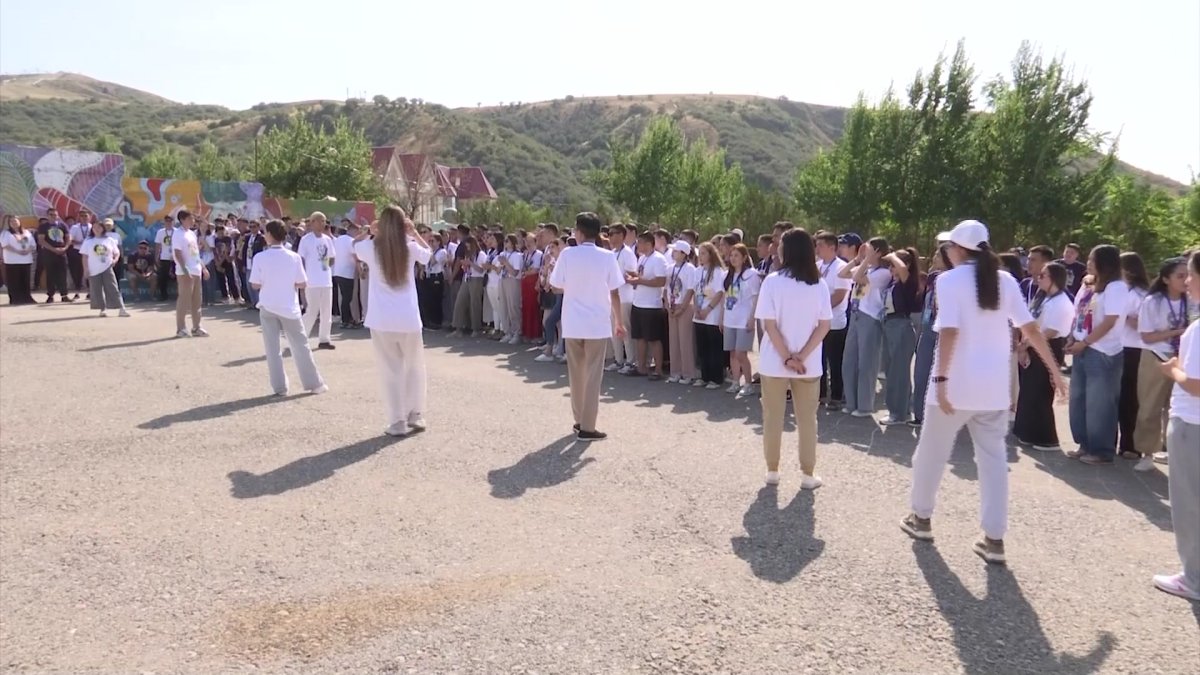 В Казахстане начал работу ежегодный республиканский молодежный политический лагерь партии «AMANAT».