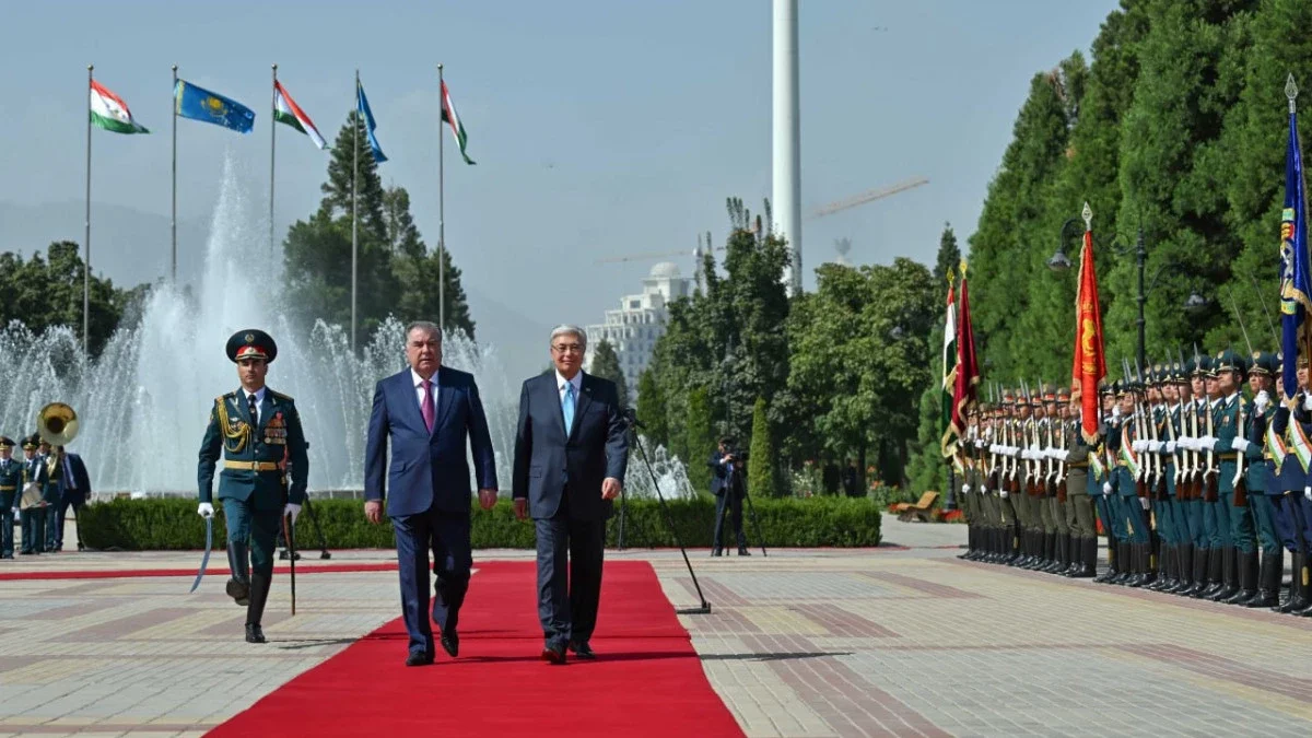 Қасым-Жомарт Тоқаевты «Қасри Миллат» сарайында Тәжікстан Президенті Эмомали Рахмон қарсы алды