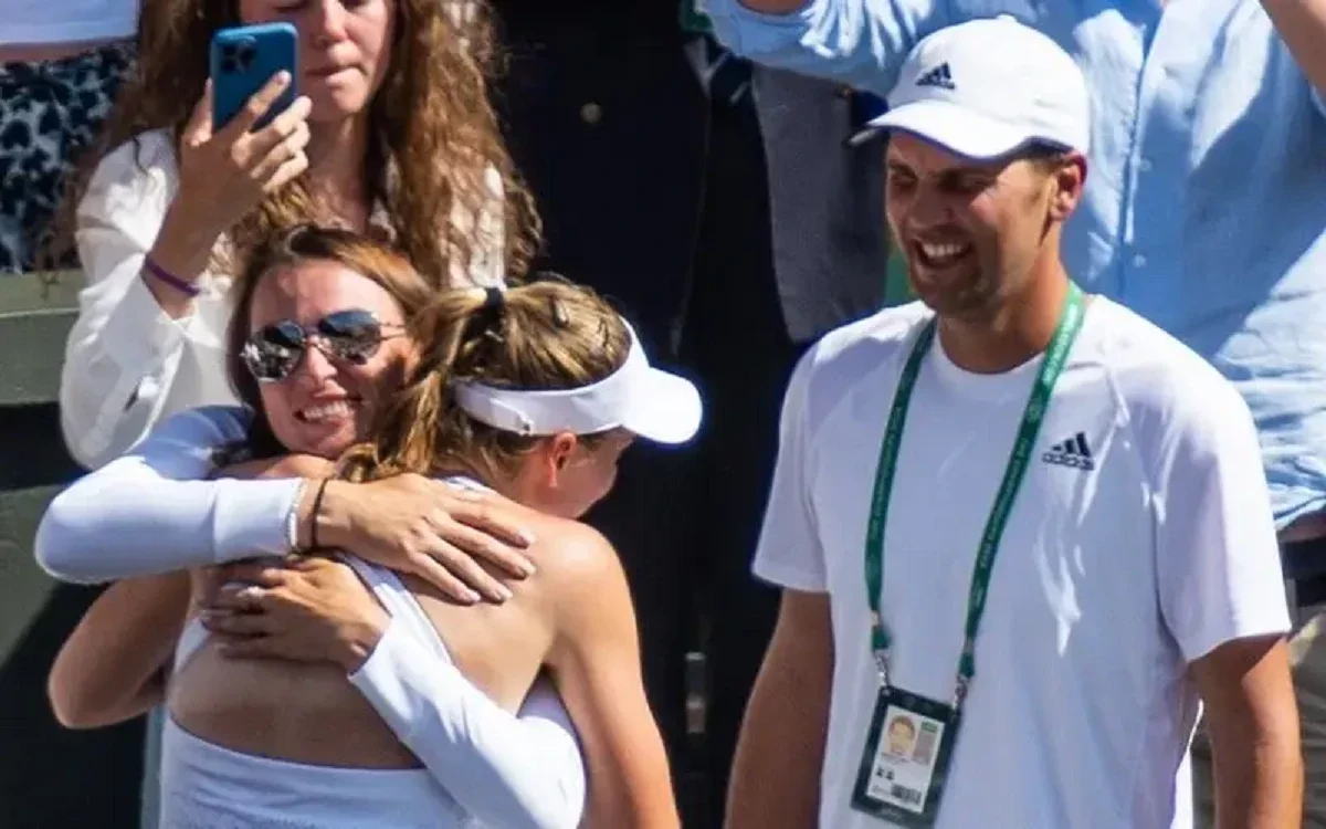 Елена Рыбакина бапкерімен қош айтысты