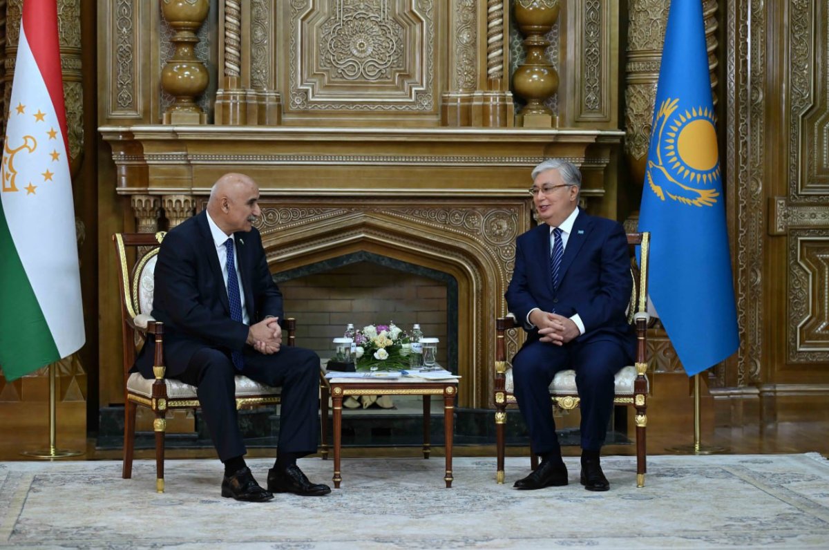 Президент Қасым-Жомарт Тоқаев Тәжікстанның Маджлиси намояндагон Маджлиси Оли төрағасы Махмадтоир Зокирзодамен кездесті