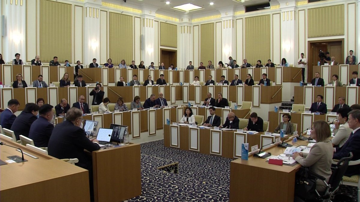 Законы в Казахстане приводятся в порядок в соответствии с Конституцией,- депутат