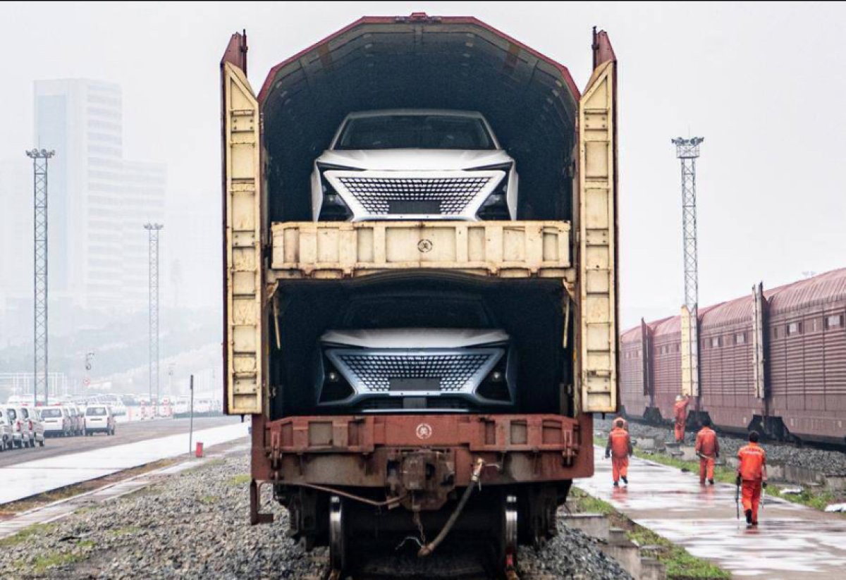 Несколько сотен китайских авто доставили в Казахстан железной дорогой