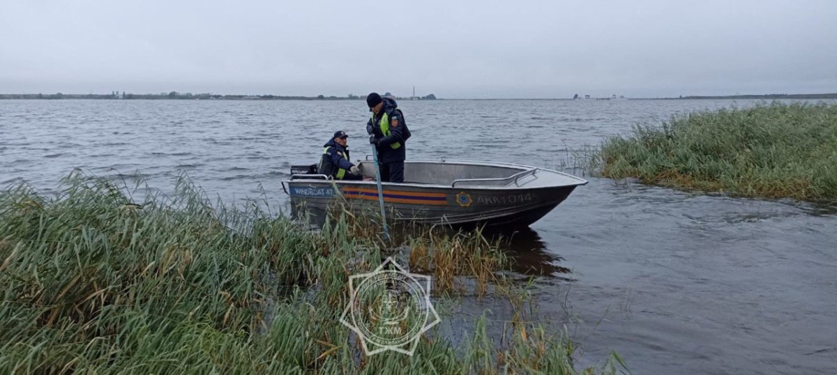 Двух рыбаков спасли, а затем наказали под Астаной
