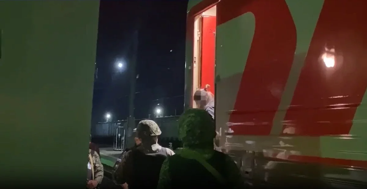 Аса ірі алаяқтық жасады деген тағы бір күдікті Ресейден экстрадицияланды