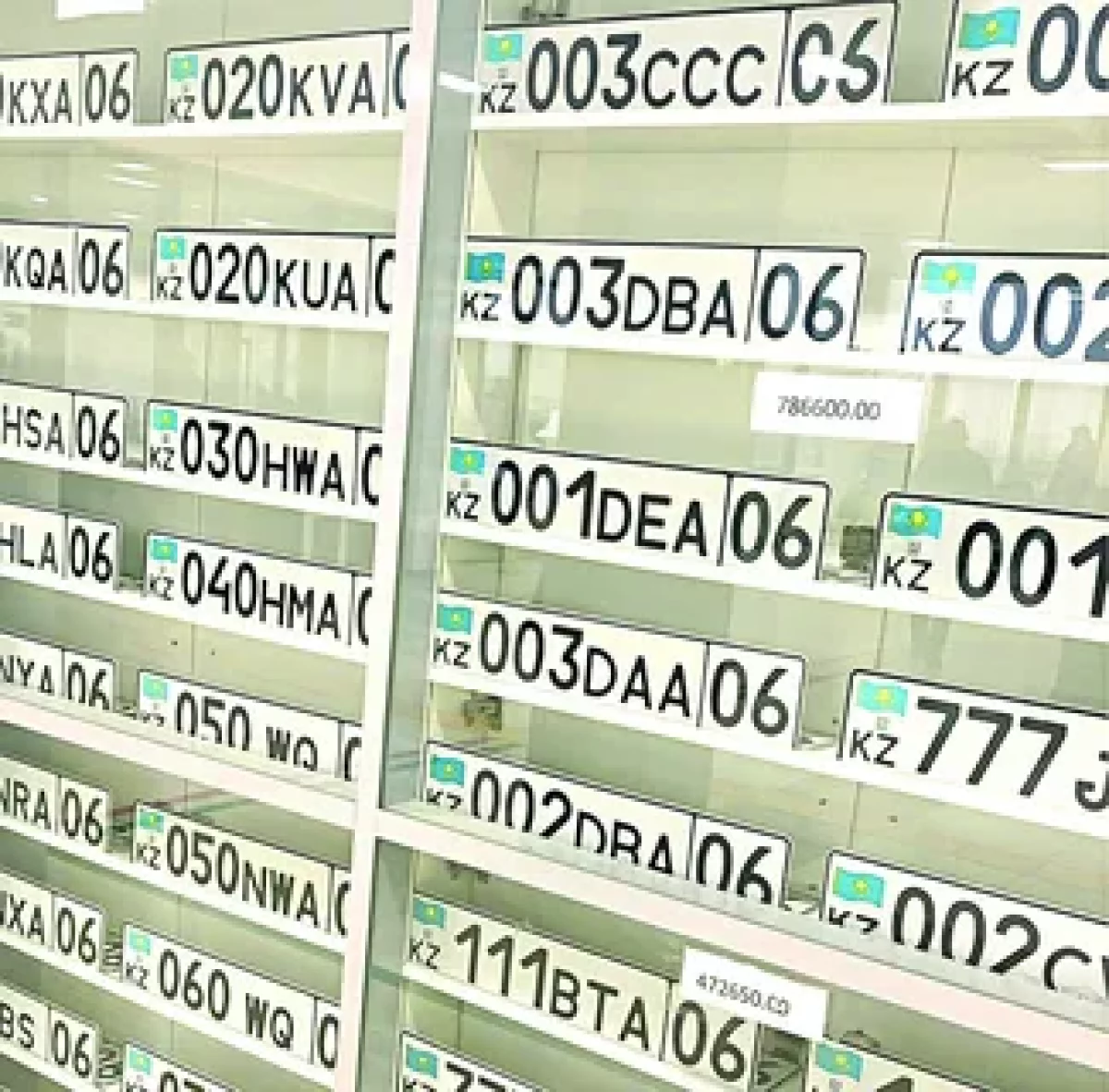 Павлодарлық жүргізушілер «001» нөмірін 1 млн теңгеге сатып алып жатыр