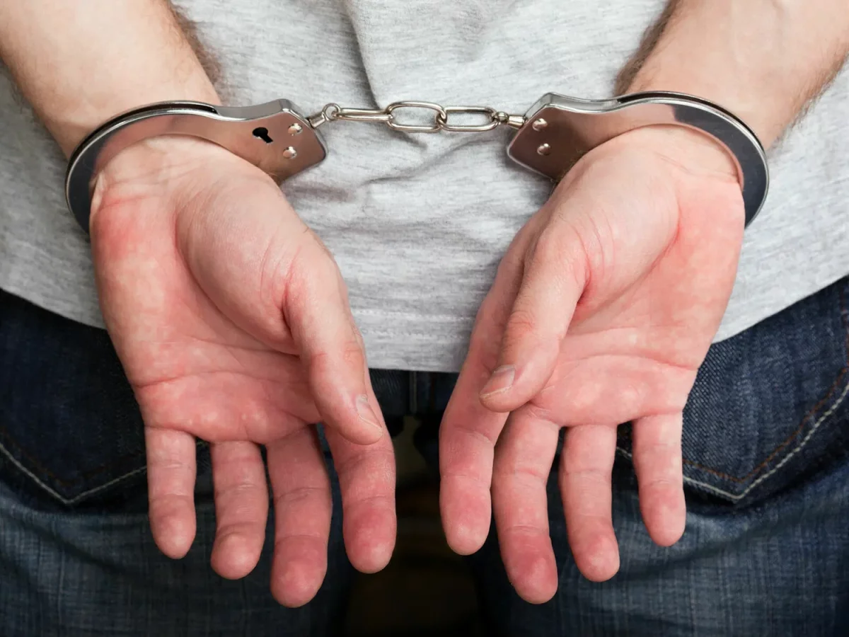 Полицейского за распространение наркотиков приговорили к 15 годам тюрьмы