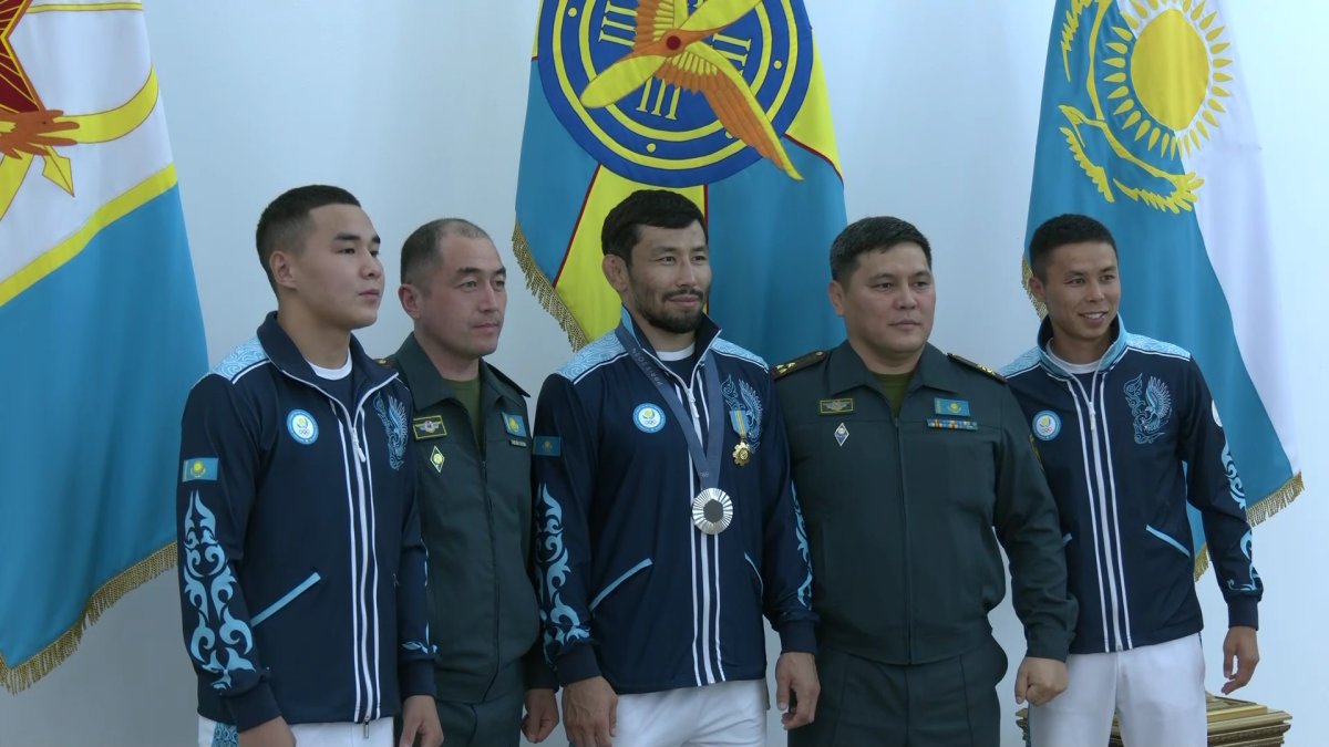 Қорғаныс министрі армиялық спортшы олимпиадашыларды марапаттады