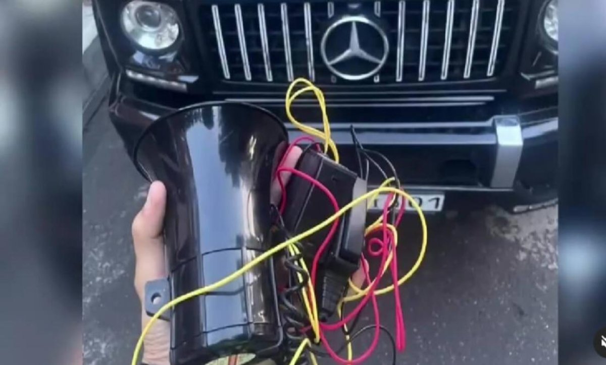 Семейде көлігіне тыйым салынған сигналды орнатқан жүргізуші жауапқа тартылды