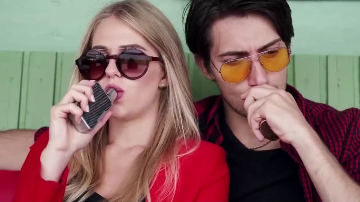 Запрет на вейпы:  запрещенную продукцию продолжают продавать в социальных сетях